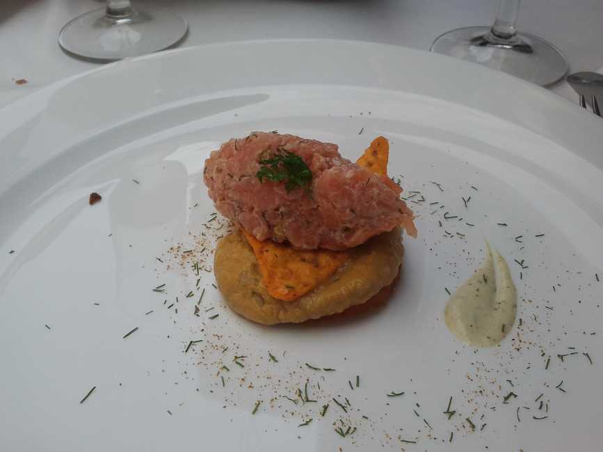 Arbidel Torto-tartar de salmón marinado, guacamole y sus aliños